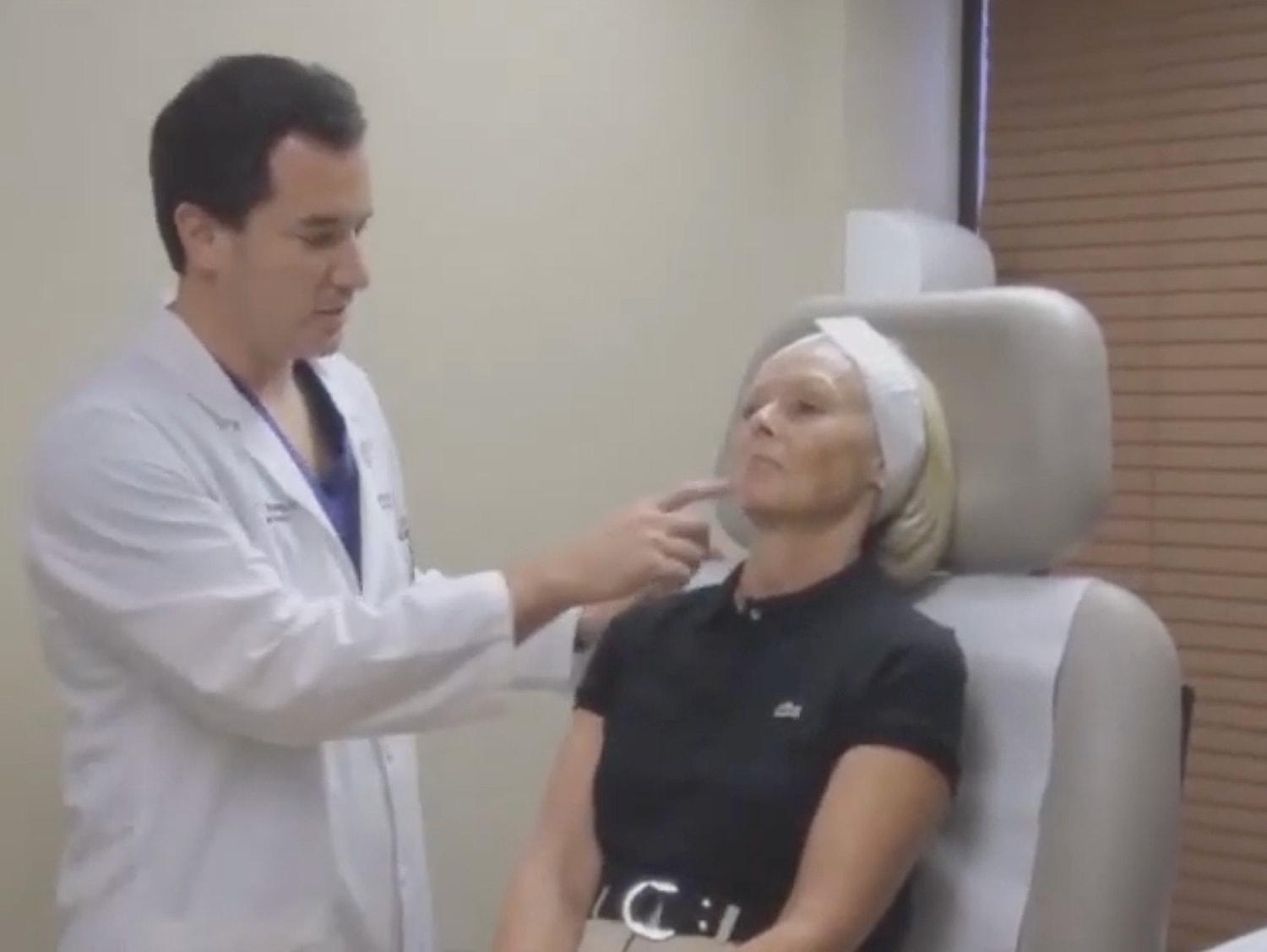 Doctor consulting with patient in clinic setting.